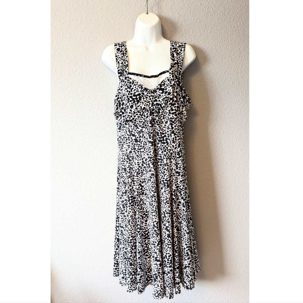 Black and White Sleeveless Dress With White Lace Accent